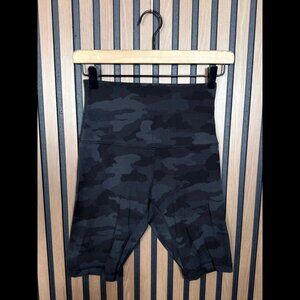 Lululemon Align Biker Shorts 6 / S Womens Black Camouflage Print 9.5” Inseam